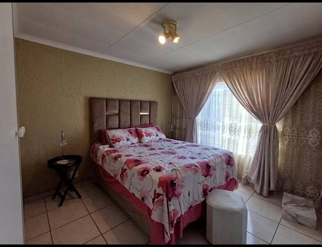 2 BEDROOM COMPLEX FOR SALE IN WINCHESTER HILLS